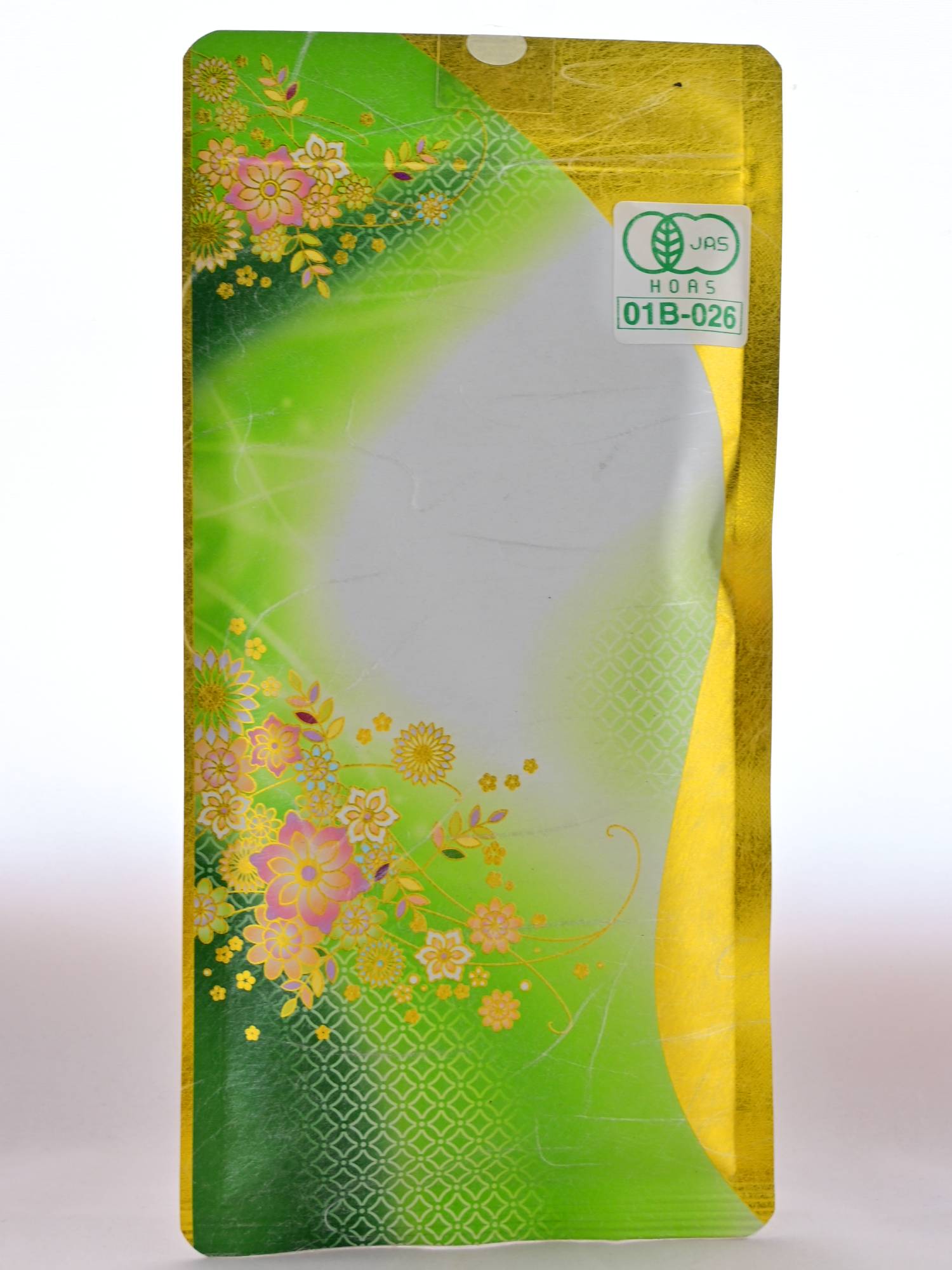 The plastic Kabusecha  packet is green and gold, with pink and gold flowers decorating the dark green left side. It fades up into white, and then appears to be gold-dipped on the right side. There is a lot certification sticker on the top right.